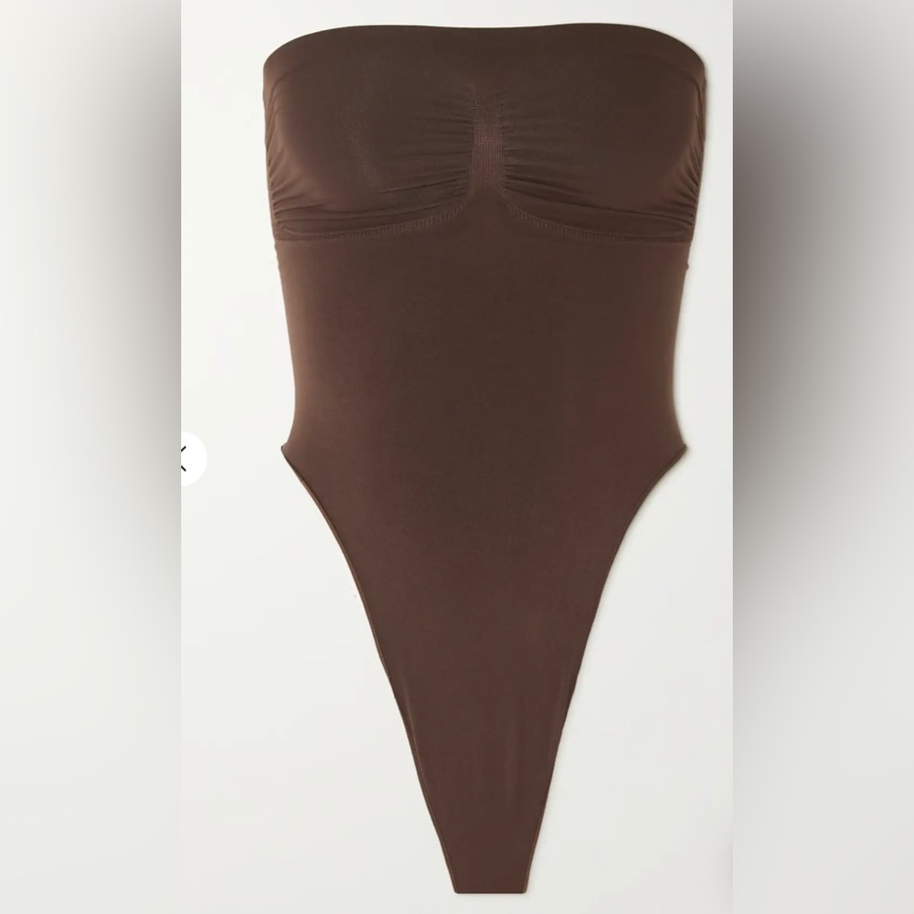 SEAMLESS SCULPT STRAPLESS THONG BODYSUIT | ESPRESSO